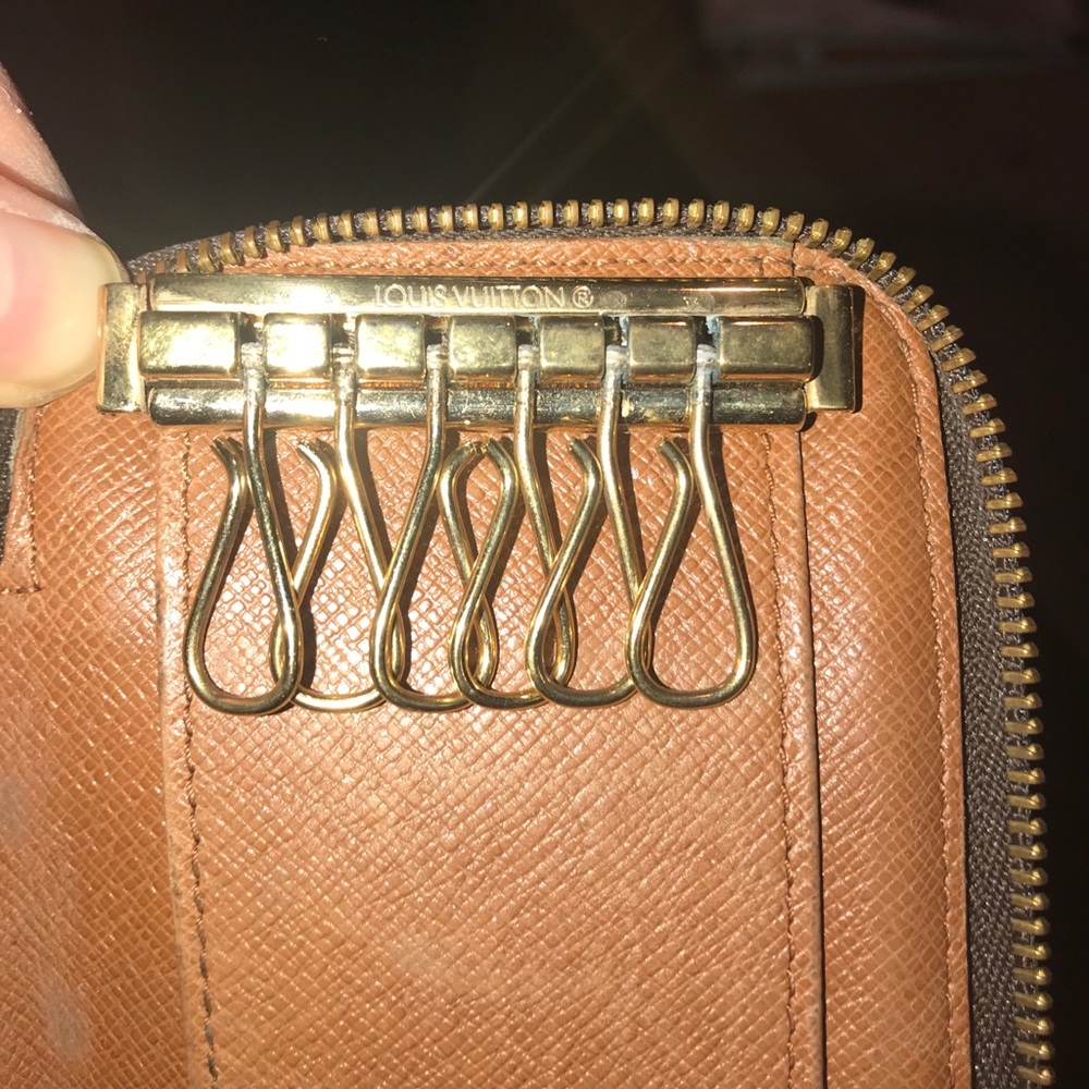 Authentic Louis Vuitton Monogram Key Case - Picture 6 of 11